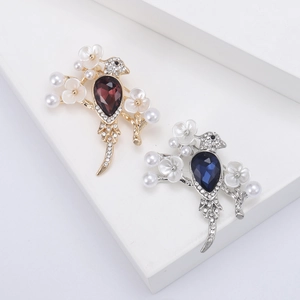 Vintage Alloy Rhinestone Bird Brooch With Faux Artificial Pearl Flower Creative Animal Breastpin Fashion Jewelry Accessory For Women Gift