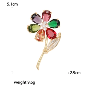 Sparkling floral brooch with six-color cubic zirconia and pearls in gold finish