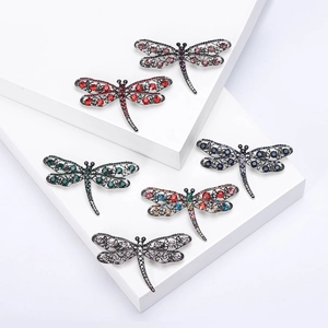 Vintage Hollow Rhinestone Dragonfly Brooch Elegant Alloy Insect Pin For Women Retro Animal Breastpin Fashion Jewelry Accessory