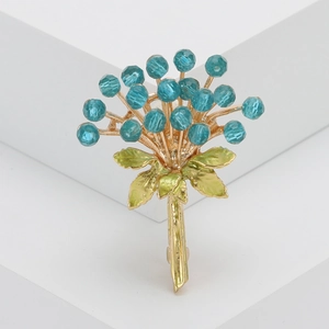 Broche fleur dorée élégante avec perles de cristal turquoise et feuilles en émail