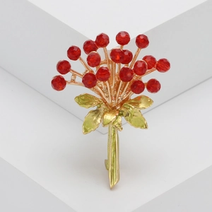 Broche élégante en forme de baies avec cristaux rouges et feuilles en émail vert doré
