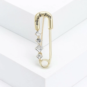 Broche épingle à nourrice dorée élégante avec strass et gravure Love You