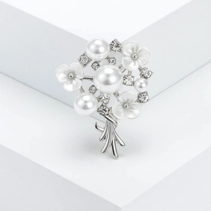 Elegante spilla a bouquet di fiori in argento con perle bianche e strass brillanti