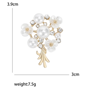 Spilla elegante a forma di fiore con perle e steli dorati, misura 3,9cm x 3,0cm