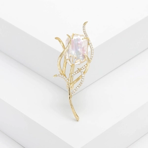 Luxuriöse Tulpen-Brosche mit Barockperle und Zirkonia in eleganter Goldauflage