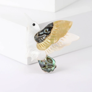 Elegant Hummingbird Brooch Natural Mother of Artificial Pearl Abalone Shell Bird Pin Inlaid Alloy Animal Jewelry For Women Wedding Banquet Accessory