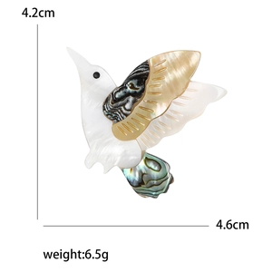 Elegant hummingbird brooch with natural mother of pearl shell and 4.6cm width detail