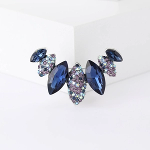 Eleganter Vintage Silber Brosche mit blauen Markissteinen und lila Kristallakzenten