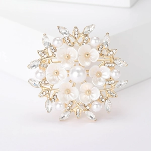 Eleganter Blumen-Perlen-Anstecker mit funkelnden Strasssteinen und Gold-Finish