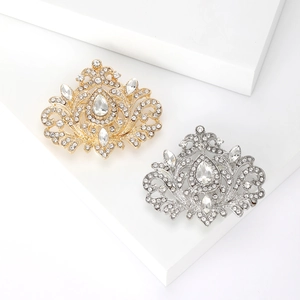 Lot de broches de style vintage avec strass en finitions or et argent pour femme