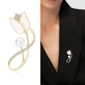 Elegant gold tulip brooch with white pearl and rhinestones for women's suit accessory