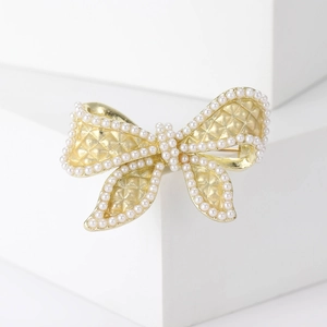 Luxury Alloy Faux Artificial Pearl Bowknot Brooch Elegant Quilted Texture Gold Plated Pin For Women Banquet Wedding Party Jewelry Accessories