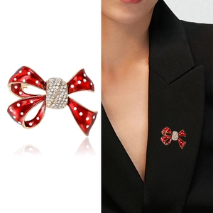 Broche nœud rouge à pois avec cristaux blancs et finition émail pour mode féminine