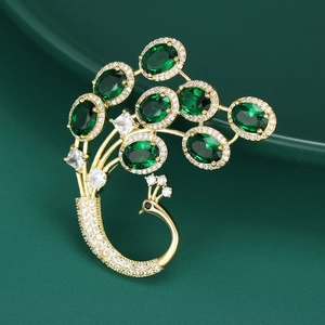 Élégante broche paon dorée ornée de cristaux verts et de strass brillants scintillants
