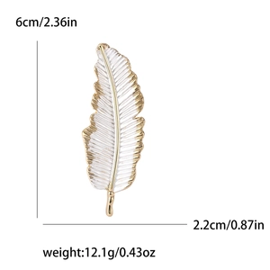 Elegant white feather brooch with gold metal trim and 6cm length dimensions for suit jackets