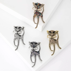 Vintage Alloy Cat Brooch For Women Rhinestone Inlaid Animal Shape Suit Pin Cardigan Sweater Accessories Fashion Jewelry