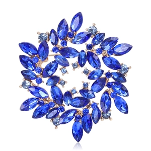Elegant Alloy Rhinestone Flower Wreath Brooch Pin For Women Vintage Floral Plant Lapel Pin For Suit Dress Jewelry Accessory