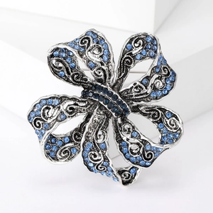 Broche fleur vintage avec cristaux bleus et coquillages gris sur monture argentée