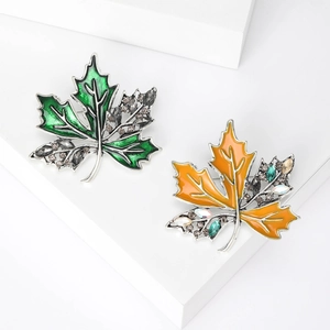 Exquise Broche Feuille d'Érable en Alliage pour Femmes Strass Émail Épingle Feuille de Plante Accessoires de Mode Vêtements Bijoux