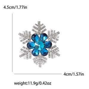Silberne Schneeflocken-Brosche mit blauen Kristallen und weißen Strasssteinen, 4,5x4cm