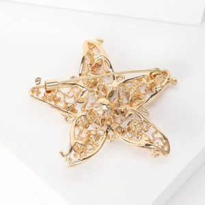 Goldene Seestern-Brosche mit filigranem Hohlnetz-Muster und Drehverschluss-Sicherheitsnadel
