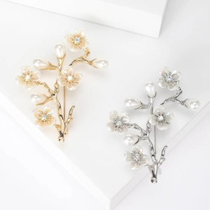 Elegante Spilla a Ramo di Fiori in Lega Perla Artificial Sintetica Petali Iridescenti Strass per Donna Banchetto Matrimonio Accessori