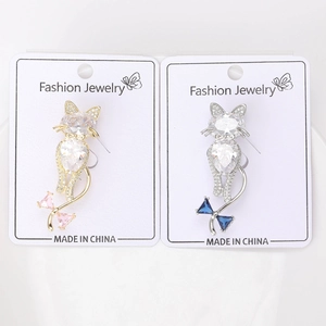Detail of cute cat brooches with bowknot design in gold and silver color with crystals