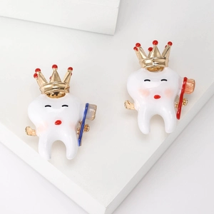 Cartoon Tooth Brooch Alloy Crown Toothbrush Enamel Pin Cute Dental Care Badge Fashion Jewelry For Doctor Nurse Clothes Decoration