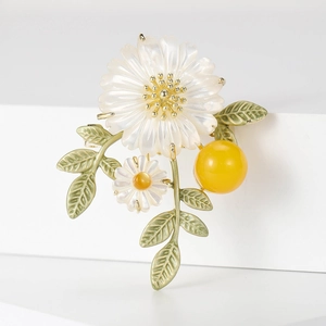 Broche Marguerite en Nacre Style Coréen Élégante Broche Florale en Cuivre Plaqué Or Feuille d'Émail Petite Broche Fleur pour Accessoires de Chemise Femme