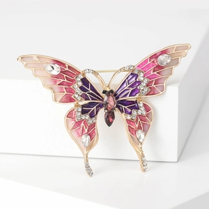 Broche papillon élégante avec émail dégradé rose violet et strass sur base dorée