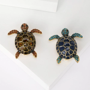 Vintage Alloy Rhinestone Sea Turtle Brooch Creative Animal Enamel Pin Fashion Clothing Accessory For Women Jewelry Gift