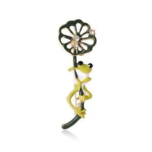 Broche grenouille en émail vert minimaliste avec cristaux sur feuille ronde pour femme