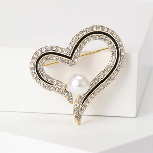 Élégante broche cœur dorée avec cristaux étincelants, émail noir et une grande perle