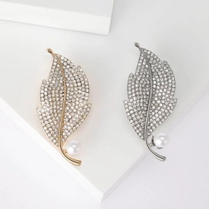 Elegant Alloy Leaf Brooch For Women With Sparkling Rhinestones And Round Artificial Pearl Fashion Suit Coat Lapel Pin Jewelry