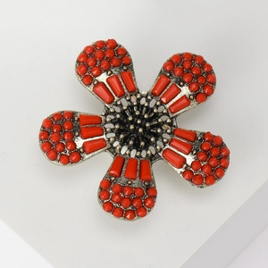 Vintage rote Blumenbrosche mit Silberlegierung und facettierten Steinen im Retro-Ethno-Stil
