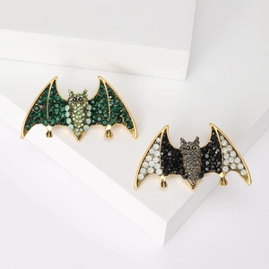 Gothic Alloy Rhinestone Bat Brooch For Women Vintage Animal Lapel Pin Halloween Party Suit Decoration Jewelry Accessory