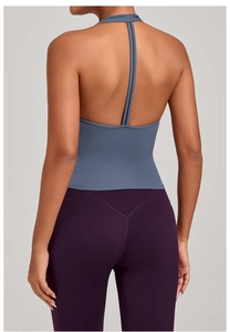 Vue arrière du haut de yoga respirant et du legging taille haute pour fitness et course