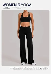 Detail van yoga-set met wijde pijpen en hoge taille met sportbeha in zwart weefsel
