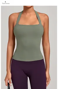 Détail du haut de yoga licou vert basilic avec tissu extensible et coupe ajustée