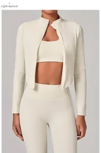 Ensemble de yoga 3 pièces abricot clair avec veste zippée, brassière et legging taille haute