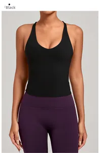 Vue de face d'un gilet de yoga noir à bretelles croisées en tissu élastique à séchage rapide