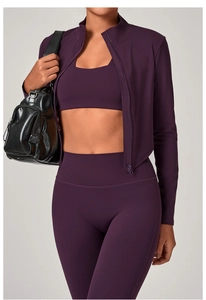Ensemble de yoga 3 pièces violet foncé avec veste à col montant et leggings côtelés