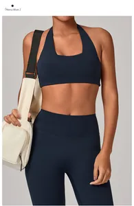 Dettaglio del reggiseno sportivo blu erba e dei leggings da yoga a vita alta