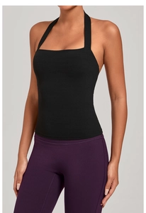 Détail du haut de yoga dos nu noir en maille tricotée sans couture à haute élasticité