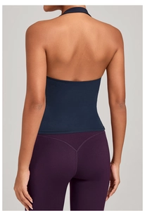 Vue arrière du débardeur de yoga dos nu et legging de sport avec couture en V