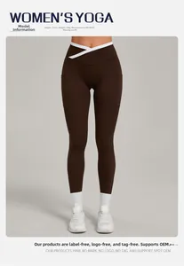 Détail d'un pantalon de yoga taille haute avec taille croisée en V et liseré blanc