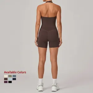 Σετ γιόγκα σε βαθύ καφέ με αθλητικό σουτιέν halter και ψηλόμεσο σορτς ποδηλασίας