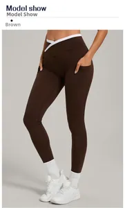 Détail du legging de yoga taille haute avec taille croisée et poches latérales en marron