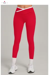 Détail du legging de yoga rouge avec taille croisée blanche et poches latérales pratiques