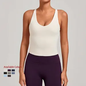 Débardeur de yoga blanc ajusté avec col en V, bretelles croisées et tissu stretch